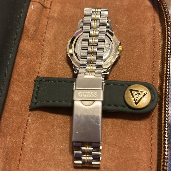 Gold and silver Guess watch with case - Picture 3 of 8